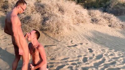 Vadim Romanov fucks Maxence Angel in Maspalomas Dunes