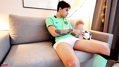 Logan loves fucking a fleshlight while watching porn