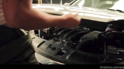 OnlyBareback - The Hung Mechanic - Alejo Ospina 