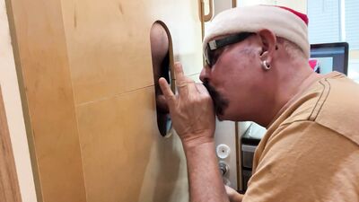 Gloryhole Hookups - Thick Cock Gloryhole Blow Job - gay porn